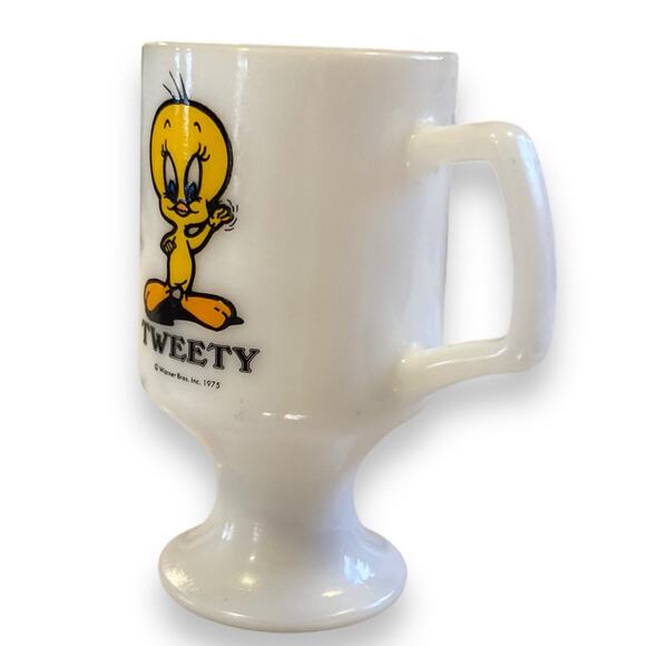 Vintage 1975 White Tweety Bird Mariott Great American Milk Glass Pedestal Mug - Picture 10 of 12
